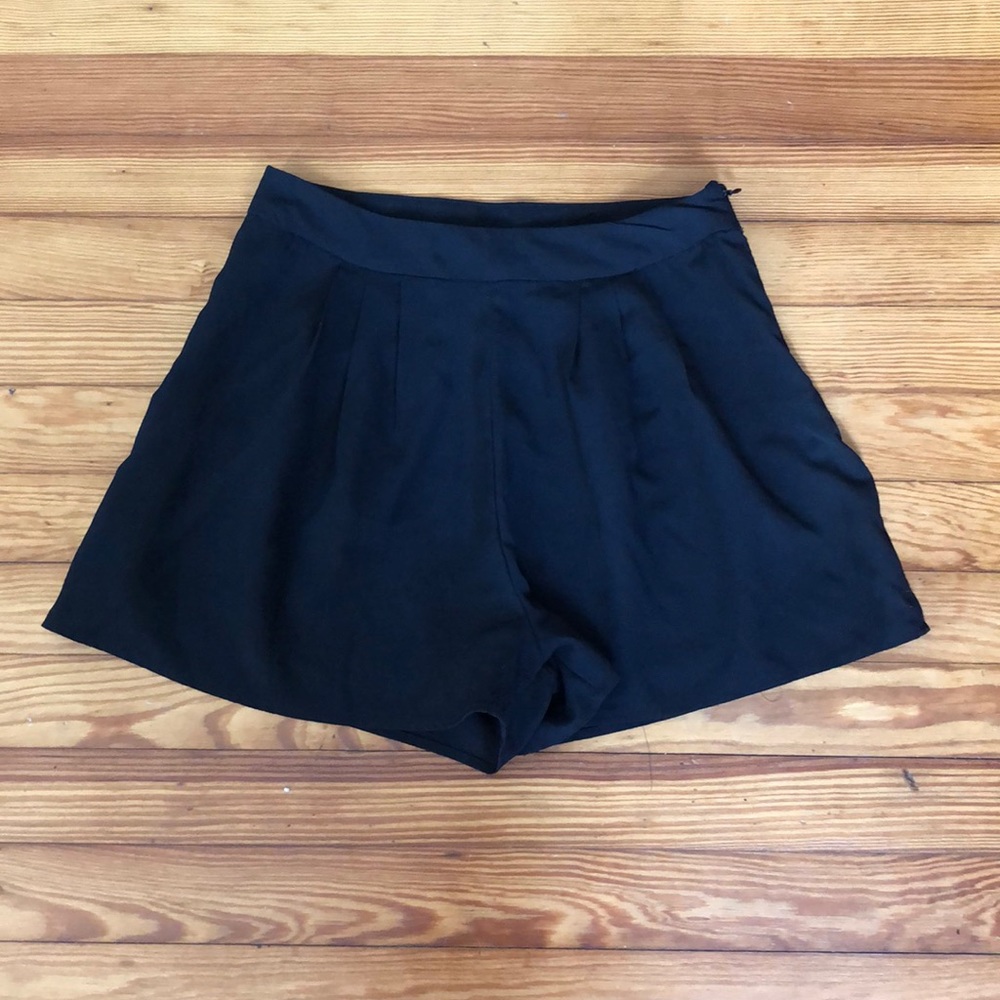 Pleated shorts